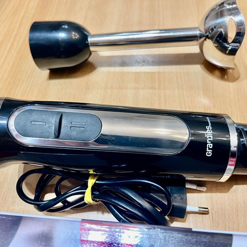 Stick blender 600 watt like new with stainless detachable rod