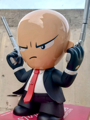 Hitman statue like new from special Xbox game edition