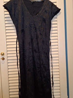 H&M black dress like new, size M