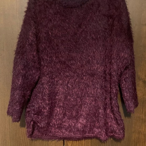 Burgundy blouse in a loose fit like new