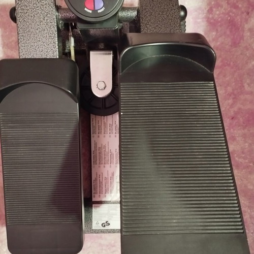 Stepper fitness machine like new with calorie and step counter