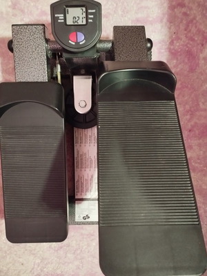 Stepper fitness machine like new with calorie and step counter