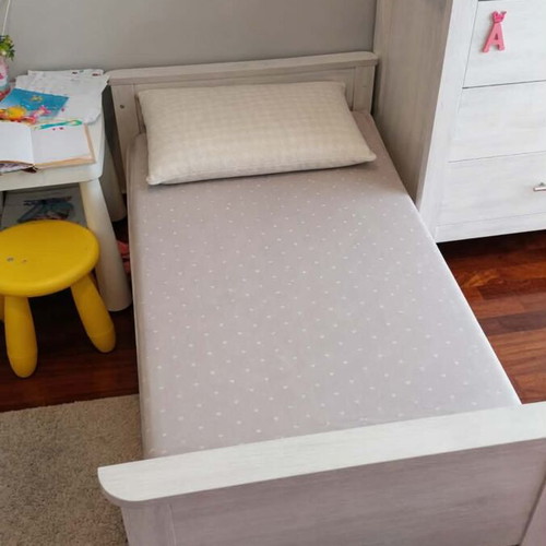 Crib and dresser set like new from Bebe Jou