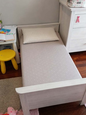 Crib and dresser set like new from Bebe Jou
