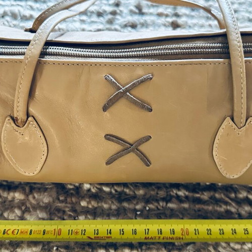 Vintage Vera Pelle leather barrel shoulder bag like new, beige