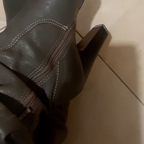 Highhills Zara tall boots size 39 used, genuine leather gray
