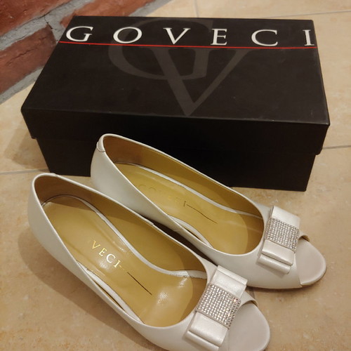 Goveci peep toe shoes like new with Swarovski elements, size 37, white pearly