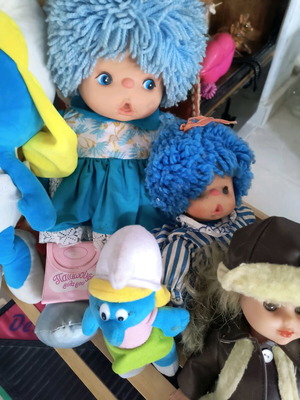 Collectible dolls like new, two Patapoufes with disc