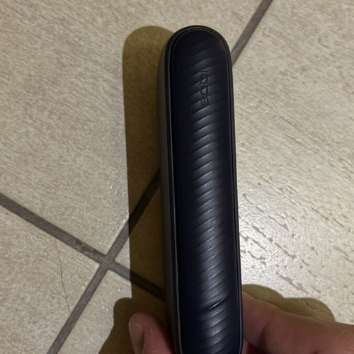 IQOS ILUMA i Midnight Black used with base and holder
