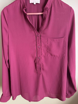 Bordeaux Lynne shirt small like new