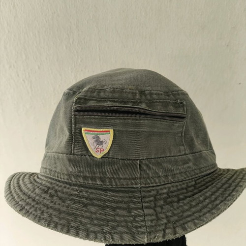 Men's khaki hat used, ideal for fishing