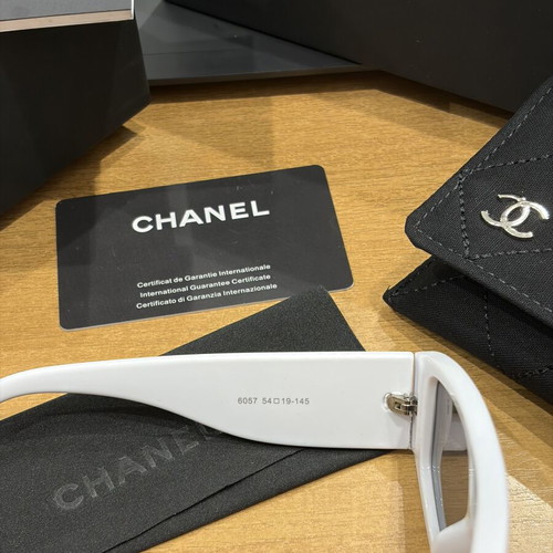 Chanel sunglasses new, black and white