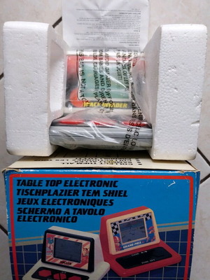 Old LCD Space Invader στο κουτί καινούργιο, πλήρως λειτουργικό