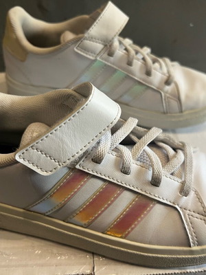 Adidas Grand Court 2.0 size 33 like new, white with pink iridescent