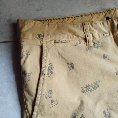 Summer bermuda shorts like new, yellow, size L