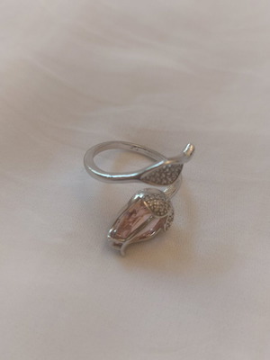 Romantic tulip ring with pink crystal, like new