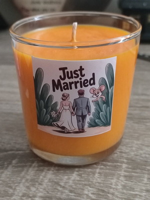 Handmade candle with heliotrope scent