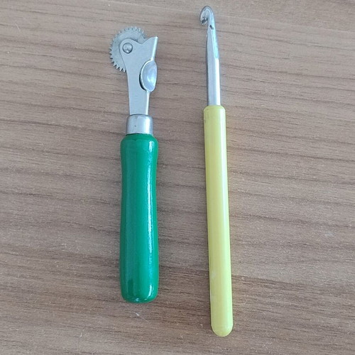 Craft and sewing tools like new, set