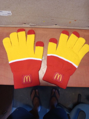 McDonald's children's wool gloves like new, promotional