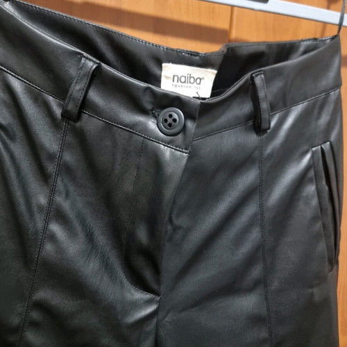 Naiba leather black zip culottes like new