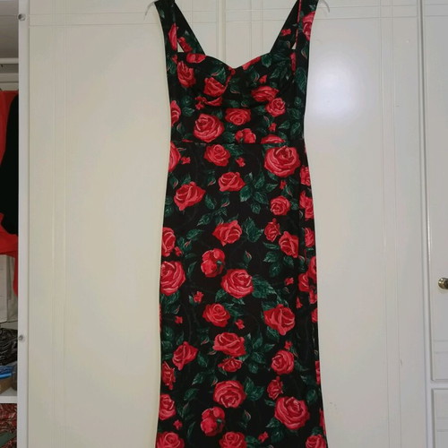 Dress with roses used, fitted, black and red, size S