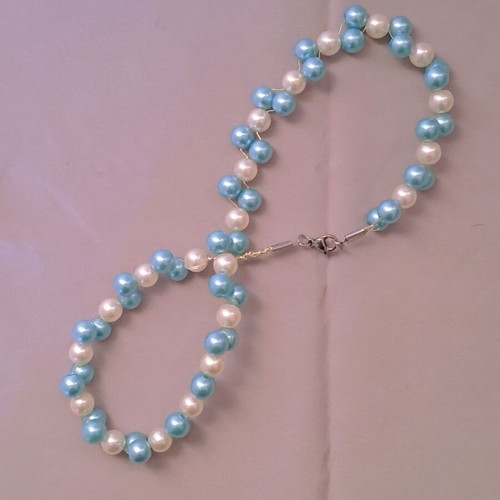 Choker with white and blue pearls new