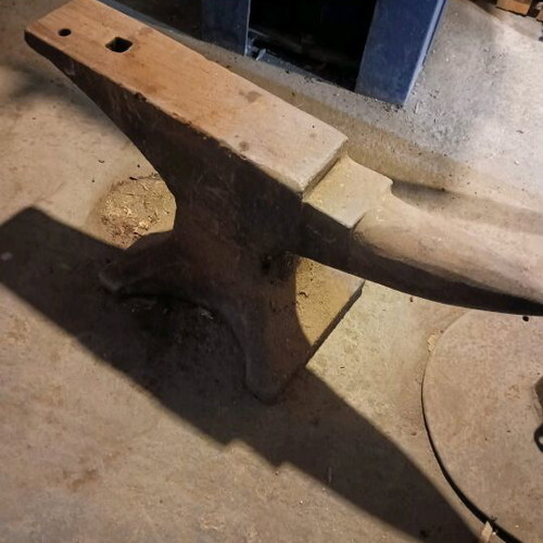 Swedish heavy-duty anvil 88kg in very good condition, collectible