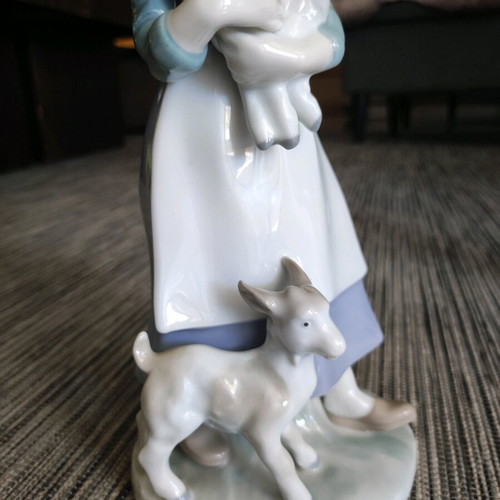 Wagner Apel Lippelsdorf porcelain decoration 26 cm like new