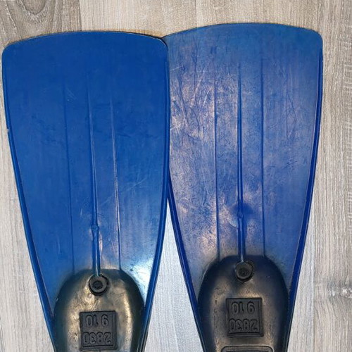 Children's fins used, size 28-30, lightly worn