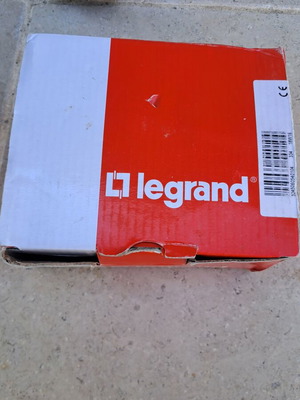 Legrand πρίζα χωνευτή