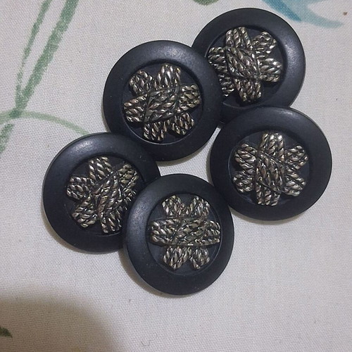 Black buttons with silver detail, pack of 5