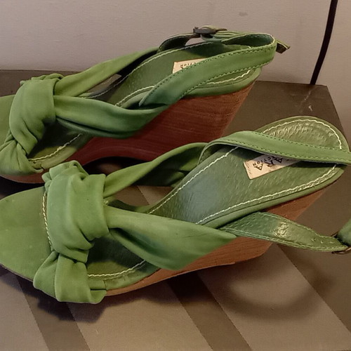 Zara leather wedge platforms 36 green suede like new