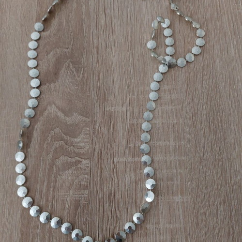 Women's necklace like new, silver color, double wrap design