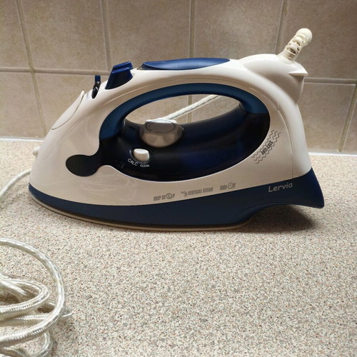 Lervia clothes iron used with Drip‑Stop function