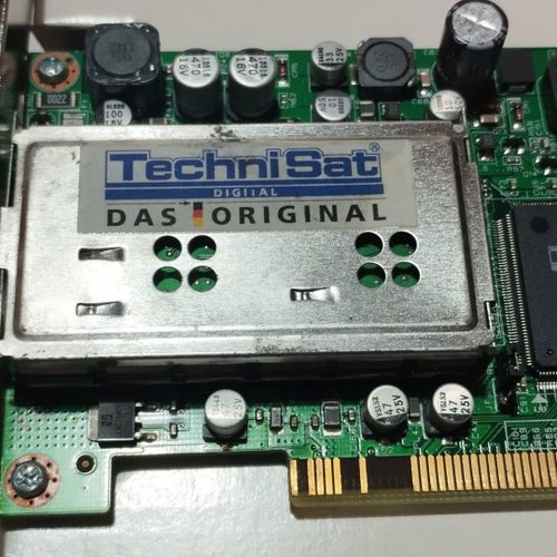 Сателитна карта Skystar 2 PCI употребявана с дистанционно и драйвери на CD