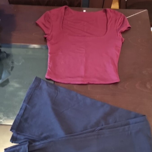 Clothing set of 2 pieces like new, small top and xsmall pants with slight flare