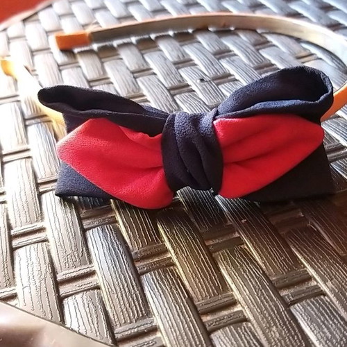 Hairband with bow
