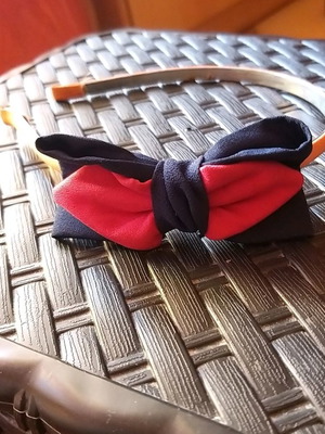 Hairband with bow