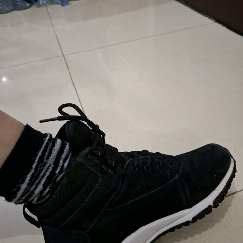 4F hiking shoes black like new size 40