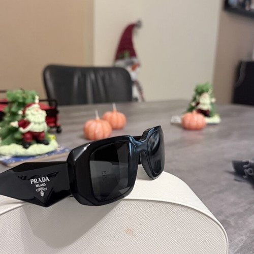 Prada sunglasses black like new