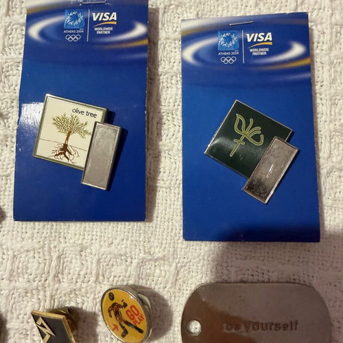 Collectible pins like new
