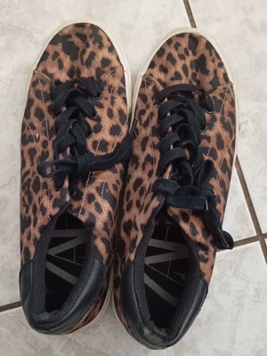 Zara women's athletic shoes size 40 black and brown like new