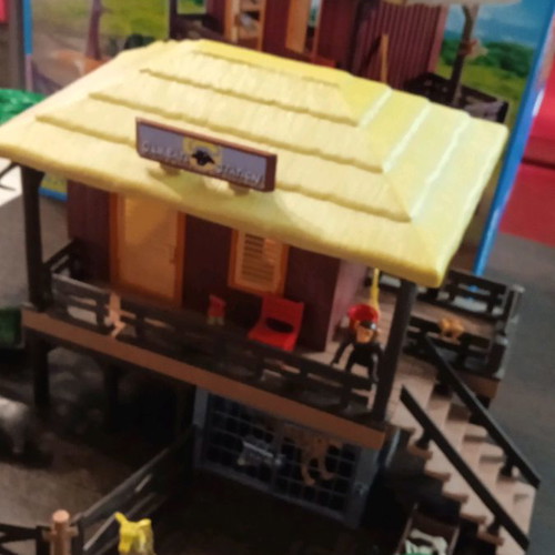 Playmobil wild animal shelter used