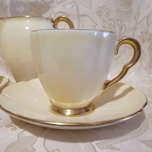 Carlton Ware tea set for two used, Rita series, hand-applied gold trim