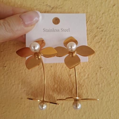 Gold Flower Pearl Earrings stainless steel new