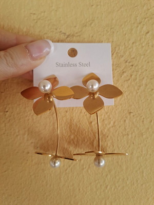 Gold Flower Pearl Earrings stainless steel new
