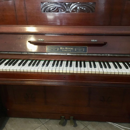 Hamurg German piano used in very good condition