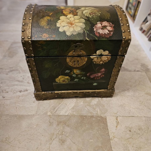 Vintage Decorative Chest with Floral Painting like new