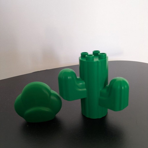 Lego Duplo cactus and bush used