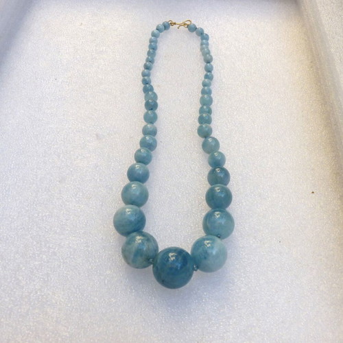Necklace with aquamarine mineral stones and K18 gold clasp
